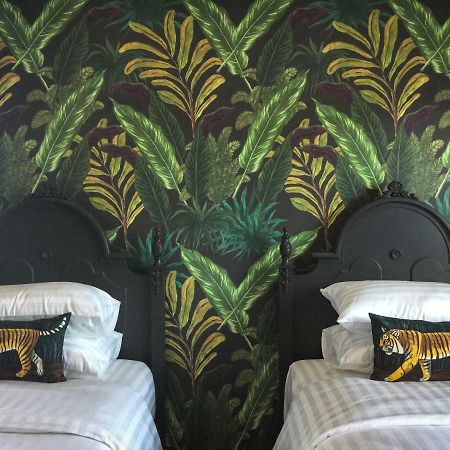 Wiw Mini Hotel Bangkok Bagian luar foto