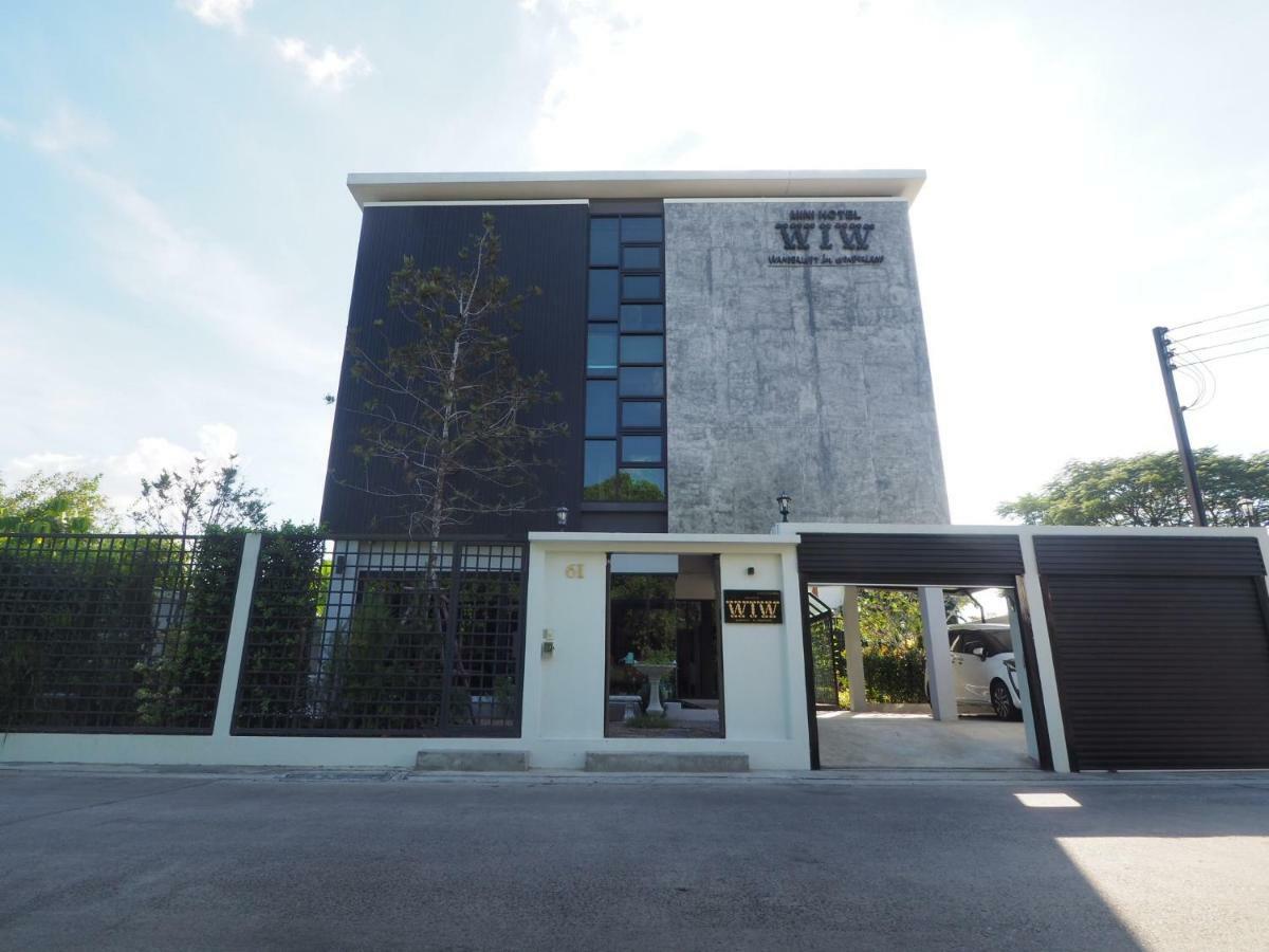 Wiw Mini Hotel Bangkok Bagian luar foto