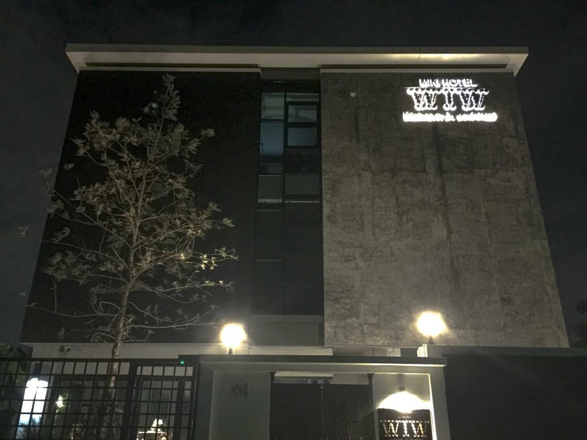 Wiw Mini Hotel Bangkok Bagian luar foto