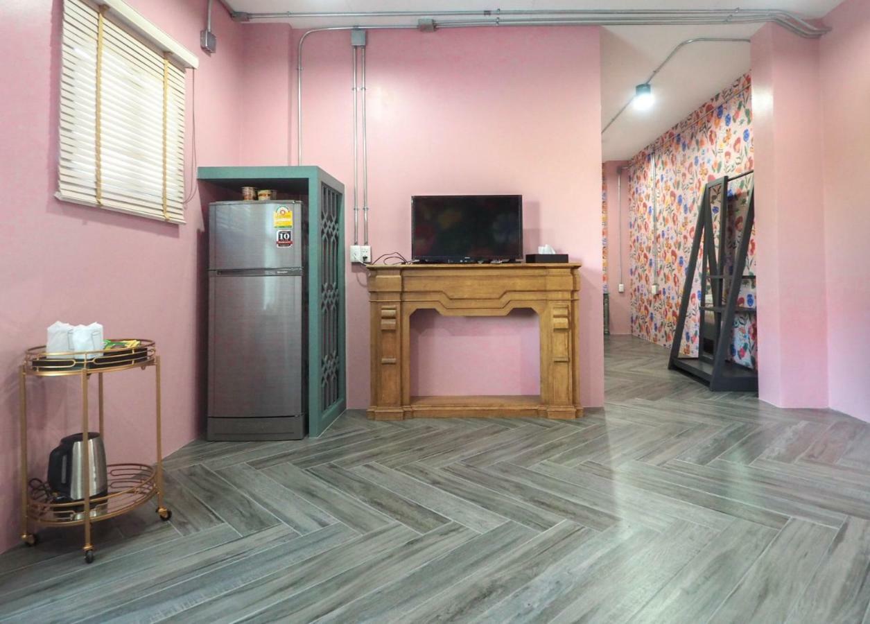 Wiw Mini Hotel Bangkok Bagian luar foto