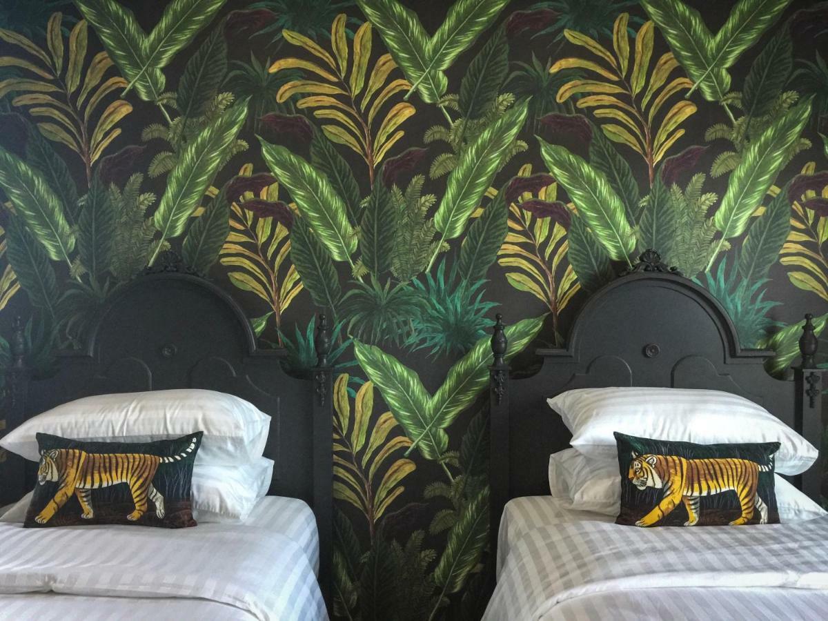 Wiw Mini Hotel Bangkok Bagian luar foto
